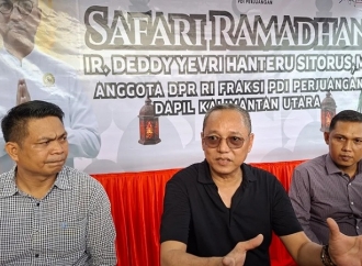 Sambut Idulfitri, Deddy Sitorus Bagikan Ratusan Paket Sembako di Kota Tarakan