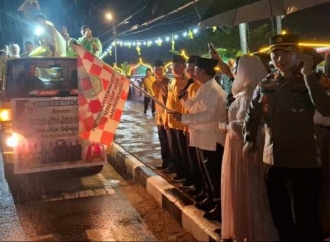 Bupati Yohanes Ontot Bersama Panitia Hari Besar Islam Lepas Pawai Idulfitri 1447 H