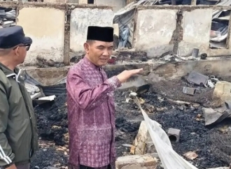 Rachmat Hidayat Salurkan Bantuan Bagi Korban Kebakaran di Desa Kalimango