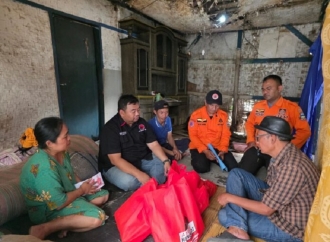 Yudha Puja Turnawan Turun Langsung Tinjau Rumah Janda Tua yang Ambruk Akibat Hujan Deras di Desa Lembang
