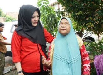 Sarifah Ainun Jariyah Bagikan Paket Sembako Kepada Masyarakat di Sejumlah Wilayah Daerah Pemilihan Banten II