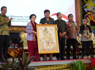 Megawati Soekarnoputri Serahkan HKI di Klungkung 