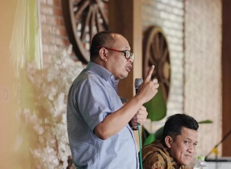 Sofwan Dedy Ardyanto Serahkan Traktor ke Desa Dawung Atas Prestasi P3-TGAI Terbaik Jateng