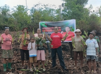 Ruth Naomi Rumkabu Ajak Warga Biak Giat Menanam Komoditas Pengganti Beras