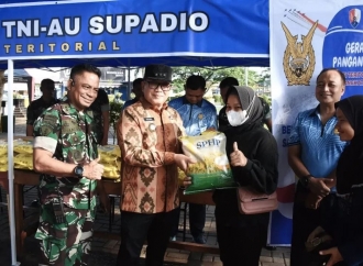 Sujiwo Dorong Pasar Murah dan Pengurangan Sampah Plastik di Kubu Raya