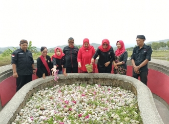 DPC PDI Perjuangan Kebumen Ziarah ke Makam Istri Kolopaking III