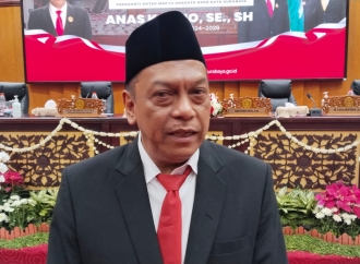Lanjutkan Estafet Perjuangan Adi Sutarwijono, Anas Karno Resmi Dilantik sebagai Anggota DPRD Surabaya
