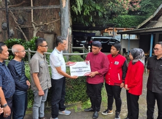 PDI Perjuangan Jabar Salurkan Bantuan Biaya Pakan Satwa dan Lunasi Tunggakan BPJS Karyawan Bandung Zoo