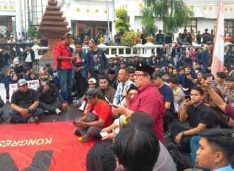 Yordan Batara-Goa Pastikan DPRD Jatim Kawal Tuntutan Buruh hingga ke Pusat