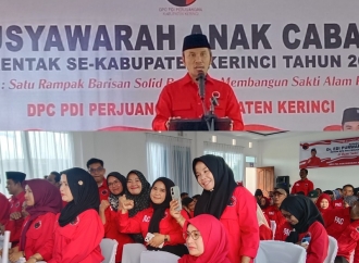 Edi Purwanto Lantik Pengurus PAC PDI Perjuangan Kabupaten Kerinci
