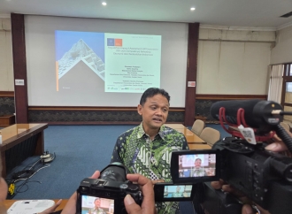 Ekonom UGM Rimawan Pradiptyo Sebut Agreement On Reciprocal Trade USA & Indonesia Bentuk Penjajahan Gaya Baru