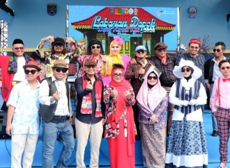 Tampil Nyentrik di Lebaran Depok, Yuni Indriany Ajak Generasi Muda Jadi Pelopor Budaya