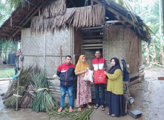 Sentuhan Kemanusiaan DPC PDI Perjuangan Aceh Utara untuk Janda Miskin di Meurah Mulia