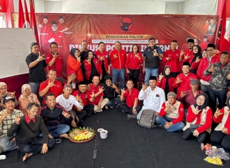 Adian Napitupulu Instruksikan Kader PDI Perjuangan Bandung Barat Jadi "Rumah Mengadu" bagi Rakyat