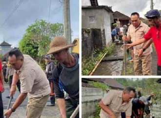 Adi Wiryatama Turun Langsung Bersama Warga Bersihkan Selokan di Banjar Dinas Lebah
