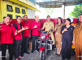 Sinergi Atasi Sampah, Banteng Medan dan Ahli Waris Abdul Radjab Hibahkan 7 Motor Sampah ke Medan Helvetia