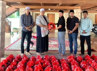Jelang Idul Adha, Jamaluddin Idham Salurkan Bantuan Sembako ke Pesantren di Nagan Raya 