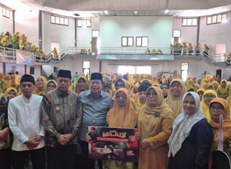 Alex Indra Lukman Hadiahkan Mobil Hiace Kepada PWA Sumbar di Milad ke-109 Aisyiyah