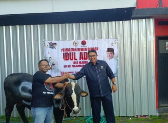 Idul Adha 1447 H, Sonny Danaparamita Kembali Salurkan Hewan Kurban Untuk Masyarakat Situbondo