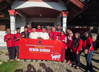 Aria Guna Pimpin Pemotongan Kurban PDIP Pesawaran dan Tegaskan Komitmen Hadir untuk Rakyat