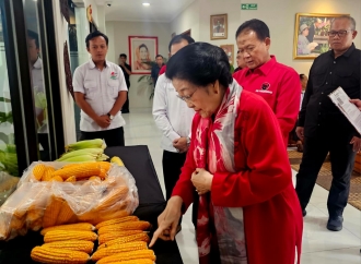 Megawati Soekarnoputri Apresiasi Kerja Kreatif GNTI yang Hasilkan Panen Jagung dengan Produktivitas Tinggi