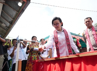 Resmikan SMPN 5 Air Besar, Bupati Karolin Sentil Guru P3K yang Malas Setelah Diangkat