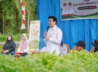Sokong Ketahanan Pangan, Pemkab Bengkulu Utara Salurkan 15 Ribu Bibit Gratis ke KWT Padang Jaya