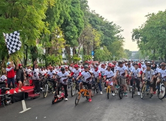 Siasati Kenaikan BBM, Ribuan Warga Surabaya 'Gowes' Bareng PDI Perjuangan di Bulan Bung Karno