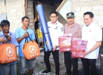 Alfres Masboy Tonggiroh Turun Langsung Serahkan Bantuan Untuk Warga Terdampak Gempa di Parigi Moutong