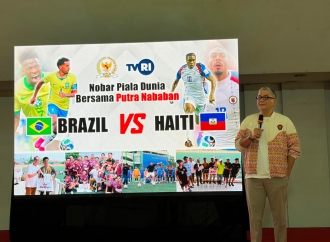 Dari Nobar Brasil vs Haiti, Putra Nababan Titipkan Harapan Kebangkitan Sepak Bola pada Generasi Muda Jakarta Timur