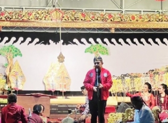 Rayakan Bulan Bung Karno, DPD PDI Perjuangan Kalsel Gelar Wayang Kulit Semalam Suntuk di Mantewe