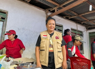 Dapur Umum BAGUNA Sulteng Produksi Ratusan Porsi Makanan per Hari untuk Korban Gempa
