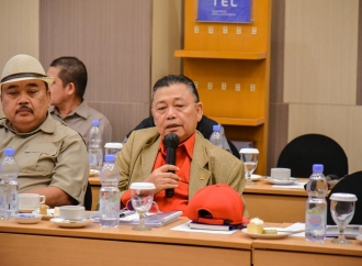 Tinjau Industri Kehutanan Sumsel, Cornelis Dorong Kepatuhan Lingkungan dan Transparansi Karbon