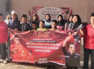 PAC PDI Perjuangan Lemahabang Teguhkan Semangat Kerakyatan Bung Karno Lewat Konsolidasi dan Santuni Anak Yatim