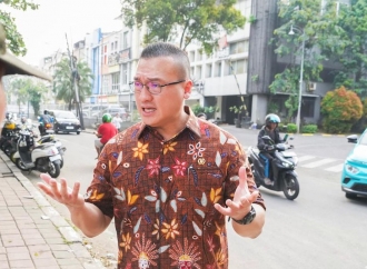 Truk Besi Terbalik di Tomang, Kenneth Desak Pramono Anung Tegaskan Jam Operasional Angkutan Berat