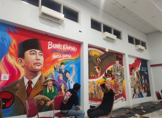 Seni Komunikatif: Tim 'Jejak Sang Fajar' Surabaya Juara Festival Mural Bung Karno di Lamongan