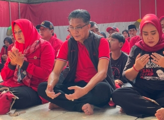 Tutup Bulan Bung Karno, PDI Perjuangan Mojokerto Bersihkan Makam Raden Wijaya