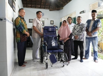 Serahkan Bantuan Kursi Roda, Wabup Sleman Danang Maharsa Tegaskan Kehadiran Pemerintah untuk Warga