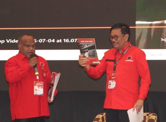 Dari Papua untuk Indonesia: Bertus Asso Gagas "Huruf Bung Karno" demi Berantas Buta Aksara