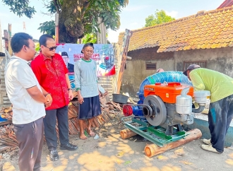 Atasi Banjir Tahunan, Rokhmin Dahuri Serahkan Pompa Air di Desa Gebang Ilir, Kabupaten Cirebon