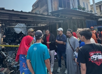 Anggota DPRD DKI Jakarta Sambangi Korban Kebakaran Pulogadung, Janji Bantu Urus Sertifikat dan Ijazah yang Rusak