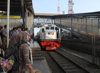 Lasarus Dorong Pengelolaan Operasional Kereta Api Diserahkan Sepenuhnya Kepada PT KAI