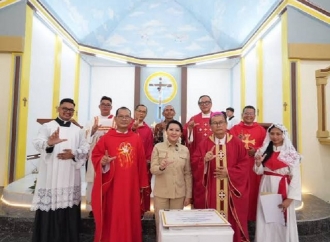 Resmikan Gereja di Dano, Bupati Karolin Tekankan Pembinaan Karakter dan Pengembangan SDM