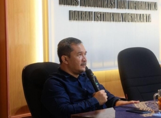 Seru & Menyenangkan Saat Eko Suwanto Putar Ayun Ayun Gobyok di Depan Gen Z