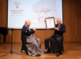 Pionir Musik Pop Indonesia: Guntur Soekarno Raih Penghargaan Rekor MURI