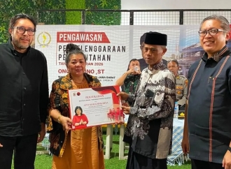 Sokong Pendidikan Keagamaan, Ono Surono dan Atty Somaddikarya Salurkan Bantuan ke Pesantren