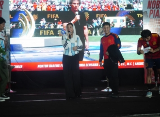 Gelar Nobar Final Piala Dunia 2026 di Pasar Pon, Novita Hardini Dorong Geliat Ekonomi UMKM Trenggalek