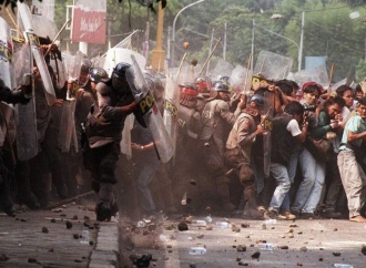 Mengapa Kudatuli 1996 Menjadi Pemantik Utama Runtuhnya Orde Baru?