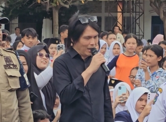 Kunjungan Kinerja Komisi X DPR di Tebing Tinggi Meriah, Once Mekel Gelar ‘Konser Dadakan’ di SMPN 1