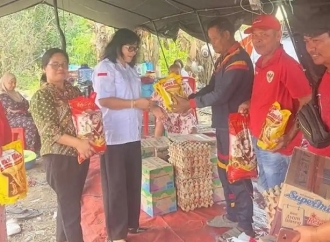Miss Peuru Salurkan Bantuan Ke Warga Terdampak Kebakaran di Kelurahan Ranononcu, Kabupaten Poso